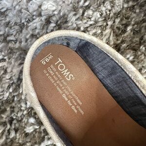 VOTE Women’s Size 9.5 TOMS classic Alpargata style